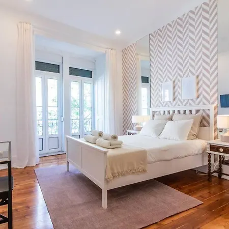 Downtown 7 Bedroom - Liberdade דירה