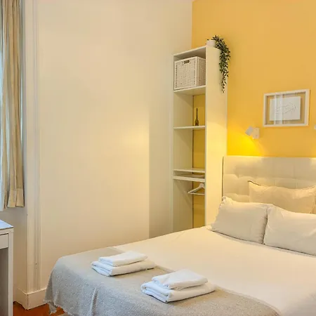 Апартаменти Downtown 7 Bedroom - Liberdade *